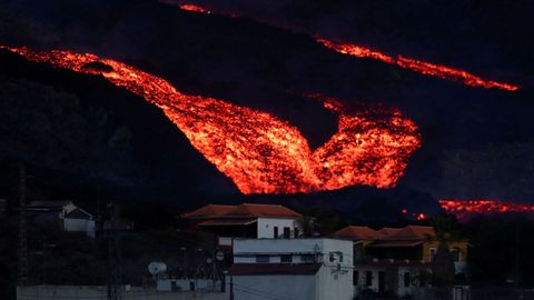 Un desbordamiento tras otro en el cono del volc�n
