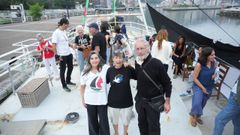 Representantes de la 'Freedom Flotilla' que partir�n ma�ana martes hacia Gaza atendieron a los medios de comunicaci�n este lunes en Bilbao.