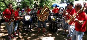 La charanga incorporar� para la nueva temporada un carro con generador que lleva luces y otros efectos.