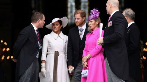 Enrique y Meghan, a la salida de la catedral junto a Peter Philips, Zara Tindall y su marido Mike Tindall