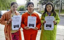 Las familias siguen manifest�ndose en pijama.