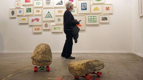PATINES DE EUGENIO AMPUDIA Y ESTARCIDOS SOBRE PAPEL DE MARLON DE AZAMBUJA EN MAX ESTRELLA