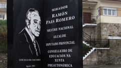 Monumento a Ramon Pais, exalcalde, en Corcubi�n