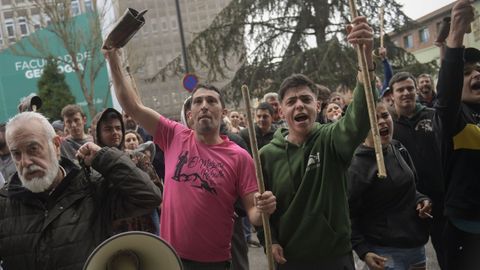 Protesta en Oviedo de ganaderos y agricultores