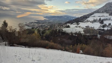 La ciudad de Montreux al fondo, durante el ascenso a Rochers de Naye