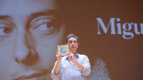 Miguel Gomes recibe el Premio de Honor del FICX