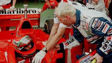 Irvinne, abroncado por Villeneuve en Jerez (1997).