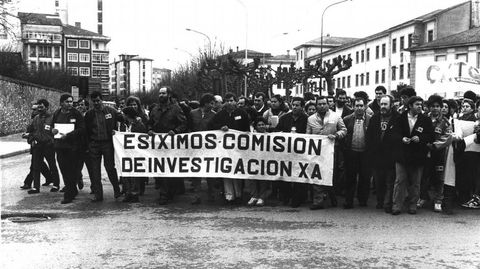 Cuando los bidones del  Cason  acabaron en A Maria, la factora aluminera estuvo a punto de parar y hubo manifestaciones, como esta, en Viveiro.