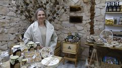 Veronika es la responsable de Delicias de Bohemia, una nueva tienda del casco hist�rico de Santiago (en la R�a Nova, 12; donde antes estaba la peluquer�a Conthrastex). All� vende los dulces checos que ella misma elabora y productos de casta�a, un fruto que le apasiona y que ha incorporado en la decoraci�n del local comercial.