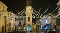 El reloj de la torre de Trives vuelve a funcionar.