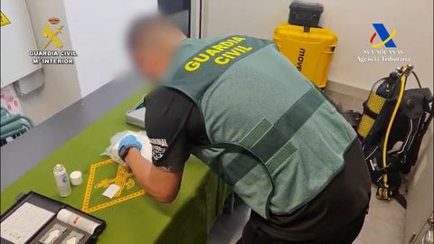 Detienen a un buzo cuando intentaba extraer coca�na de un buque en el puerto de Las Palmas de Gran Canaria