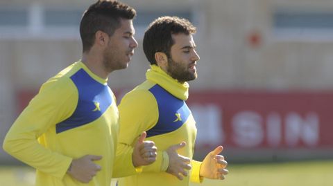 Jos� Manuel Catal�, a la izquierda, durante un entrenamiento con el Villarreal