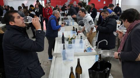 Imagen de archivo de una�feria de vino