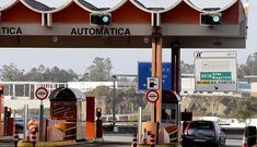 Imagen del puesto de peaje de la AP-9 en Fene, cuya supresi�n propone el Bloque.