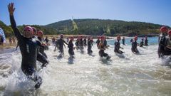 Espectacular traves�a a nado en la playa de Balar�s �Mira las im�genes!