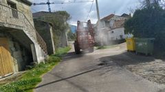 Los agricultores locales cedieron siete tractores y cisternas