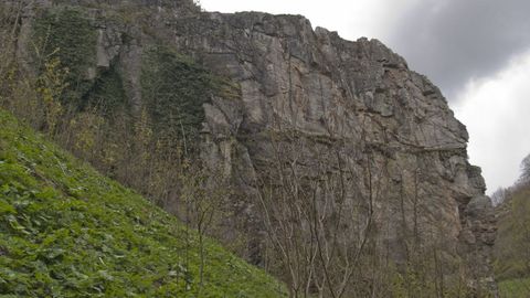 El gran dique de cuarcita del Marco do Medio do Mundo, junto al ro Lor, figura en una de las rutas que se ofrecern el fin de semana