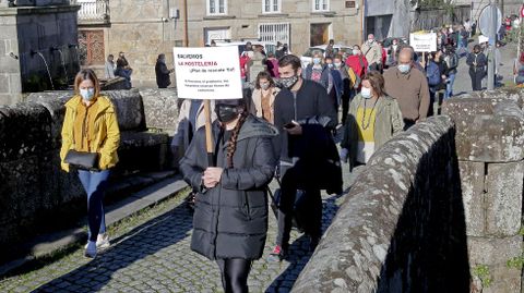 Manifestaci�n de hosteleros y comerciantes de Caldas por las medidas anti Covid