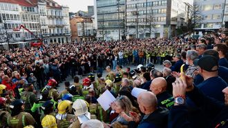 Concentraci&oacute;n de apoyo al bombero herido en Ferrol