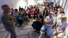 Manuel V�zquez, na presentaci�n da novela en Lugo
