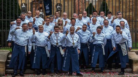 Cocineros de Cofrad�a del Desarme de 2019. La fiesta gastron�mica de Oviedo se celebra durante varios d�as hasta el 19 de octubre