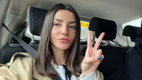 Alexandra Pereira en un v�deo en su canal sobre su primera operaci�n est�tica