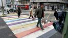 Uno de los pasos de cebra LGTBI de A Coru�a, anteayer.