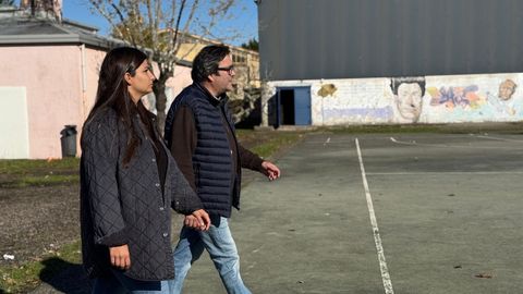 La concejala del PP de Pontevedra Aroa Otero, durante su visita al CEIP A Xunqueira nmero 1 