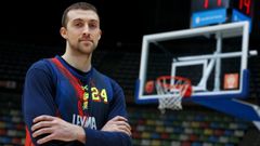 Joe Cremo, posando en el Coliseum de A Coru�a.