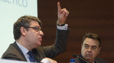 El ministro de Energ�a asegura que la factura de la luz �no se puede bajar a lo loco�
