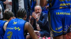 Moncho L�pez, dirigi�ndose a sus jugadores