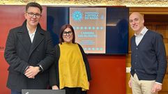 Iv�n Sanmart�n, Pilar Lueiro y Javier Nicol�s, en la presentaci�n de la carrera.