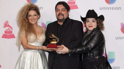 Mejor Canci�n Regional Mexicana: �Ata�d�, Erika Ender, Manu Moreno & M�nica V�lez, compositores (Los Tigres Del Norte)