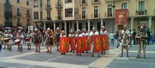 <span lang= es-es >La Cohors III, en Le�n</span>. Miembros de la Cohors III Lucensium participaron en el Natalicio de las �guilas, que conmemora la creaci�n de la legi�n que dio origen a la ciudad de Le�n. La asociaci�n lucense, que aprovech� para promocionar el Arde Lucus 2015, cosech� un �xito espectacular de p�blico y cr�tica. 