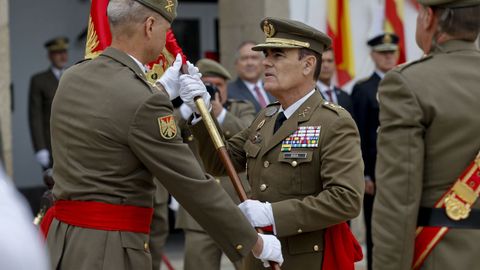 El general Rodrguez Roca, ayer al recibir la bandera del Mando de Apoyo a la Maniobra en el acuartelamiento de Atocha.