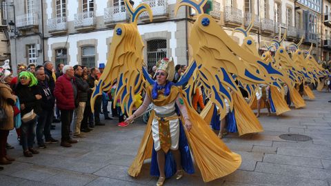 S�bado de pi�ata en Celanova.Los gruposy comparsas estuvieron muy animados, con tem�ticas variadas, como Mary Poppins, las vespas. Y el p�blico tambi�n colabor� con el  atrezzo .