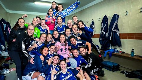 Las jugadoras del Real Oviedo celebran el triunfo ante Osasuna B