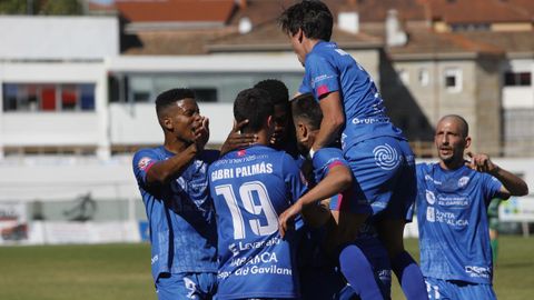 El Ourense CF, celebrando el golazo de Tiago que supuso el empate.