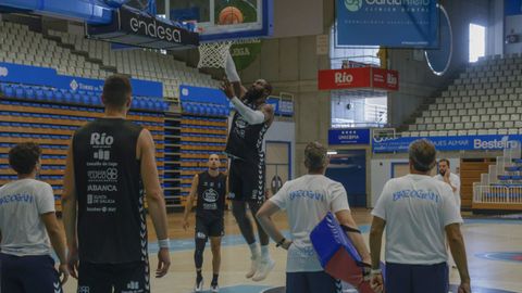 Primer entrenamiento del Breog�n 2026-2027 en el Pazo dos Deportes de Lugo