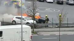 Incendio de un veh�culo�aparcado en el estacionamiento de Santa Marta