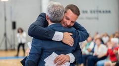 Rueda abraza al candidato del PP en A Estrada, Jos� L�pez Campos
