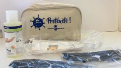 Los alumnos reciben un estuche con material higi�nico