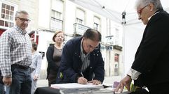 Una recogida de firmas organizada en Monforte en el 2013 por la Diputaci�n lucense para apoyar la candidatura de la Ribeira Sacra a patrimonio de la humanidad