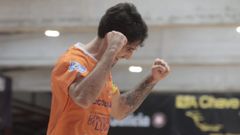 Pitero celebra su gol al cuadro pepinero.
