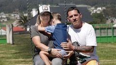 Suso Herrera, viveirense que trabaja en Alcoa, con su mujer y su hijo, que tiene seis a�os