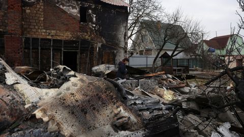 Aparato de aviacin daado en los alrededores de Kiev