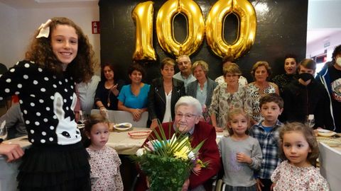 Cumplea�os de Mari Paz Crespo Fern�ndez, residente de Domus VI Barreiro que pas� el COVID