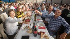 Multitudinaria comida de los pensionistas