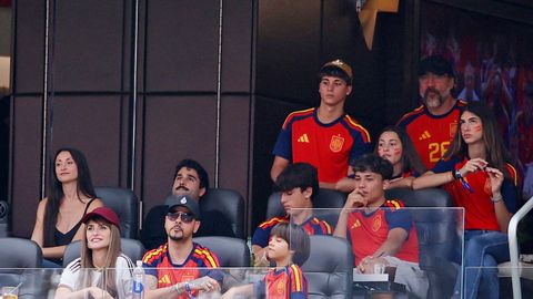 Javier Bardem y Pen�lope Cruz, en las gradas del estadio