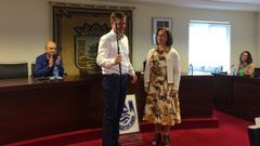La portavoz de los populares, Soraya Salorio, con el alcalde, Benito Portela, durante la toma de posesi�n